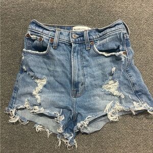 Abercrombie & Fitch Distressed High Rise Mom Short Curve Love Size 24
